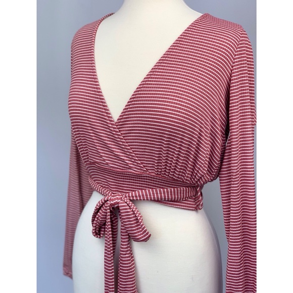Pink and white striped long sleeve crop top 🎀 - Picture 4 of 5